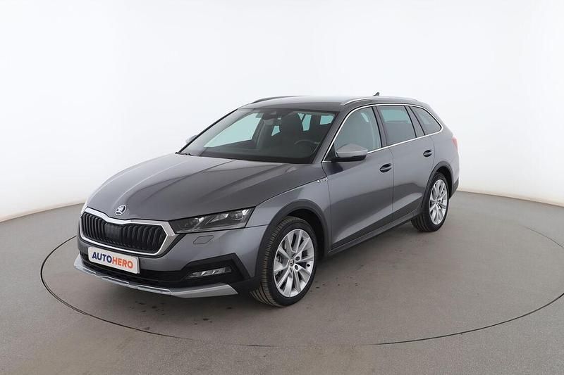 Gris Usado 2023 Skoda Octavia Scout 4x4 Familiar | 30.899 € - Imagen 1/3