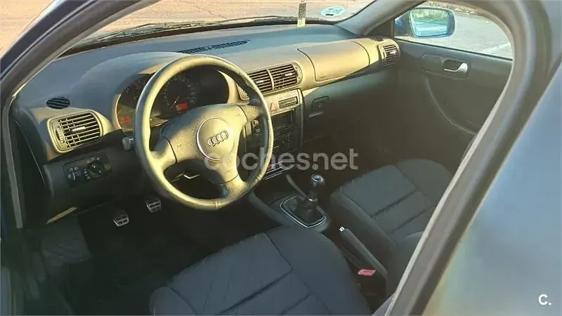 Usado Audi A3 Ambition 150 CV (110 kW) 2003 Azul Utilitario