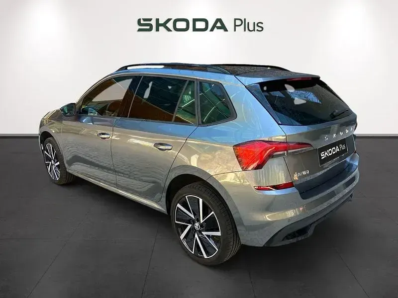 Usado Skoda Kamiq Sport 115 CV (84 kW) 2024 Gris SUV