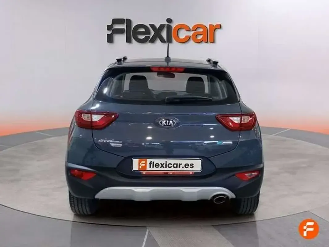 Usado Kia Stonic 101 CV (74 kW) 2021 Gris SUV