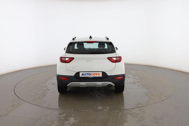 Usado Kia Stonic 84 CV (61 kW) 2023 Blanco SUV