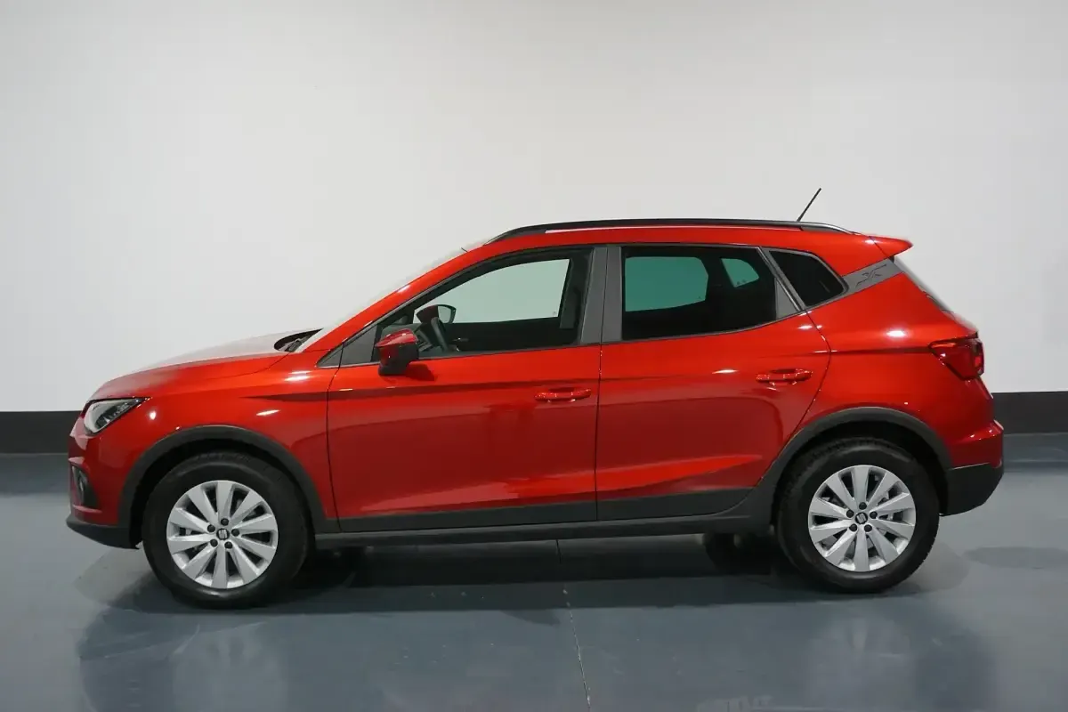 Usado Seat Arona Style 115 CV (84 kW) 2019 Rojo SUV
