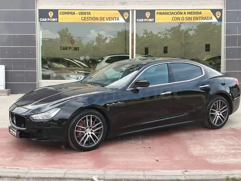 Usado Maserati Ghibli GranLusso 275 CV (202 kW) 2018 Negro Berlina