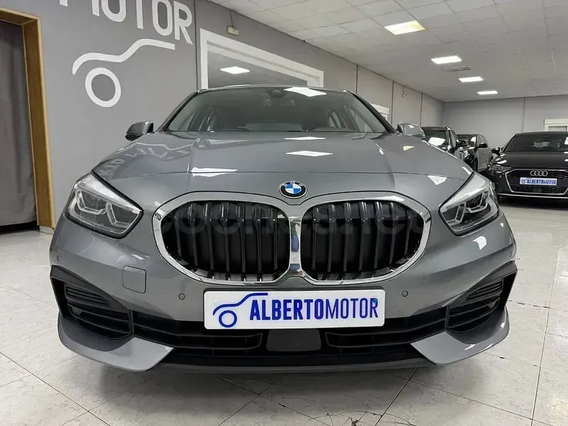 Usado BMW 116 116 CV (85 kW) 2023 Gris / plata Utilitario
