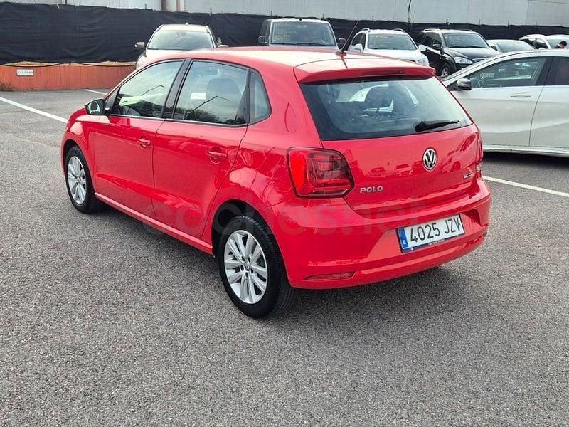 Usado VW Polo Advance 75 CV (55 kW) 2017 Rojo Berlina