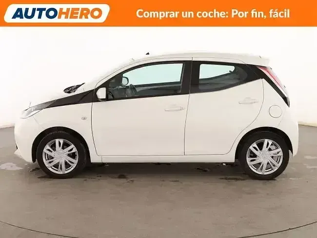 Usado Toyota Aygo X-play 70 CV (51 kW) 2016 Blanco Utilitario