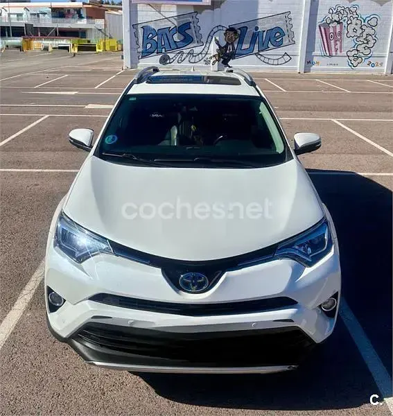 Usado Toyota RAV4 Hybrid Executive 197 CV (144 kW) 2017 Blanco SUV