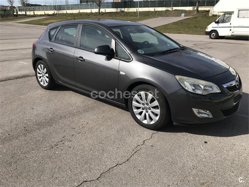 Gris / plata Usado 2011 Opel Astra Enjoy Berlina | 5400 € (Precio justo) - Imagen 1/4