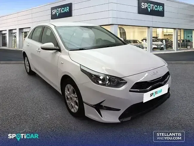 Usado Kia Ceed 136 CV (100 kW) 2023 Blanco Utilitario
