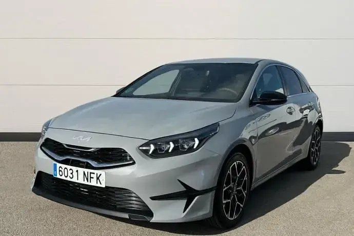 Nuevo Kia Ceed Style 101 CV (74 kW) 2025 Gris Utilitario
