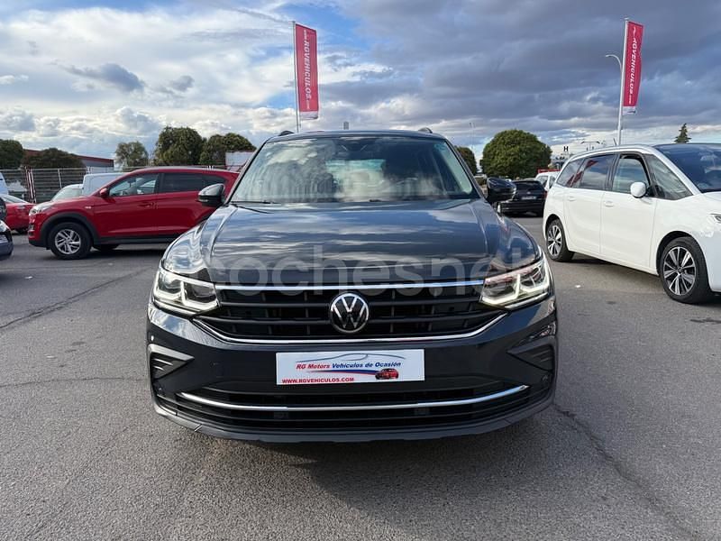 Usado VW Tiguan Life 150 CV (110 kW) 2022 Gris / plata SUV