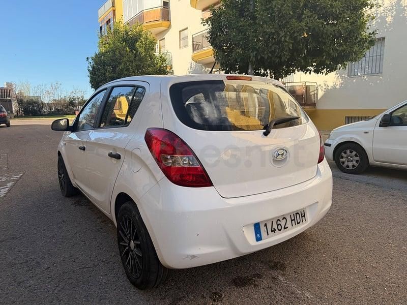 Usado Hyundai i20 Classic 78 CV (57 kW) 2011 Blanco Utilitario