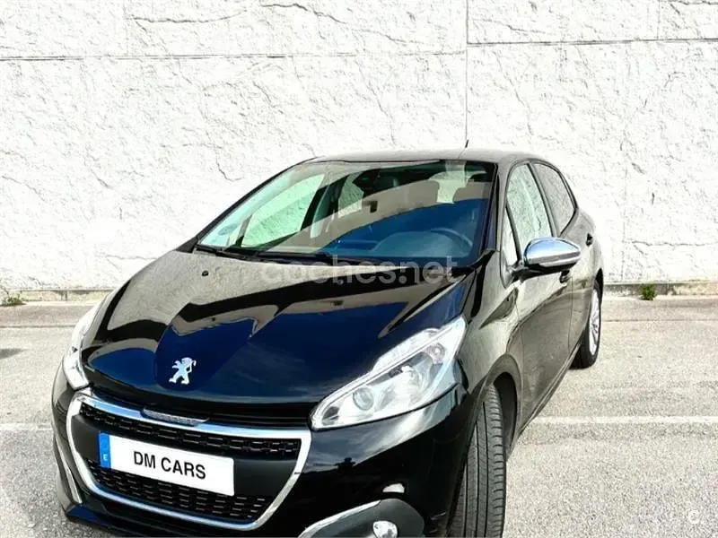 Usado Peugeot 208 Signature Sky 82 CV (60 kW) 2019 Negro Utilitario