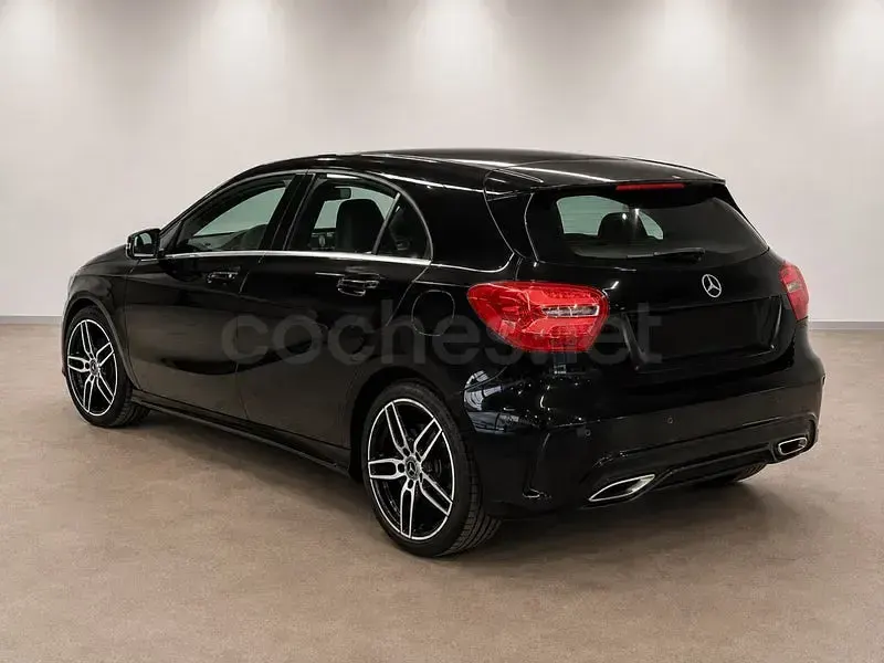 Usado Mercedes A180 AMG line 122 CV (89 kW) 2016 Negro Utilitario
