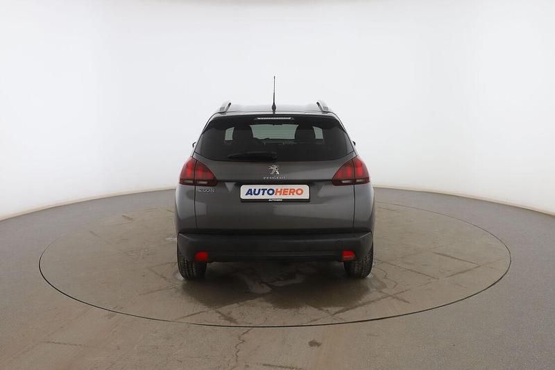 Usado Peugeot 2008 Style 100 CV (73 kW) 2018 Gris SUV
