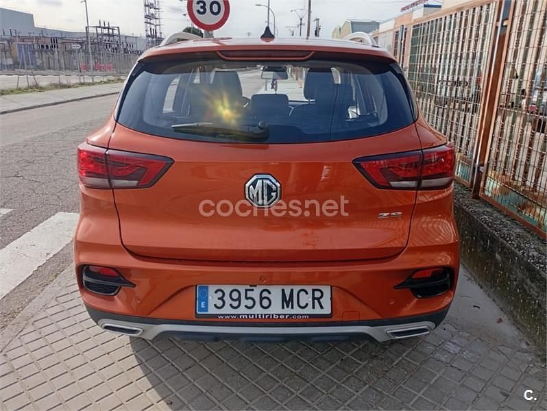 Usado MG ZS Luxury 106 CV (77 kW) 2022 Naranja SUV