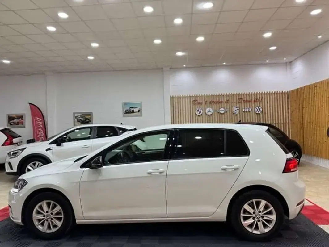 Begagnad VW Golf VII Advance 116 HK (85 kW) 2020 Vit Halvkombi
