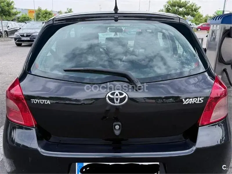 Usado Toyota Yaris 87 CV (63 kW) 2008 Negro Utilitario