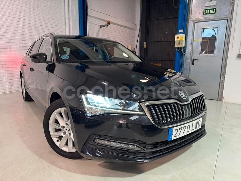 Usado Skoda Superb Ambition 150 CV (110 kW) 2022 Negro Familiar