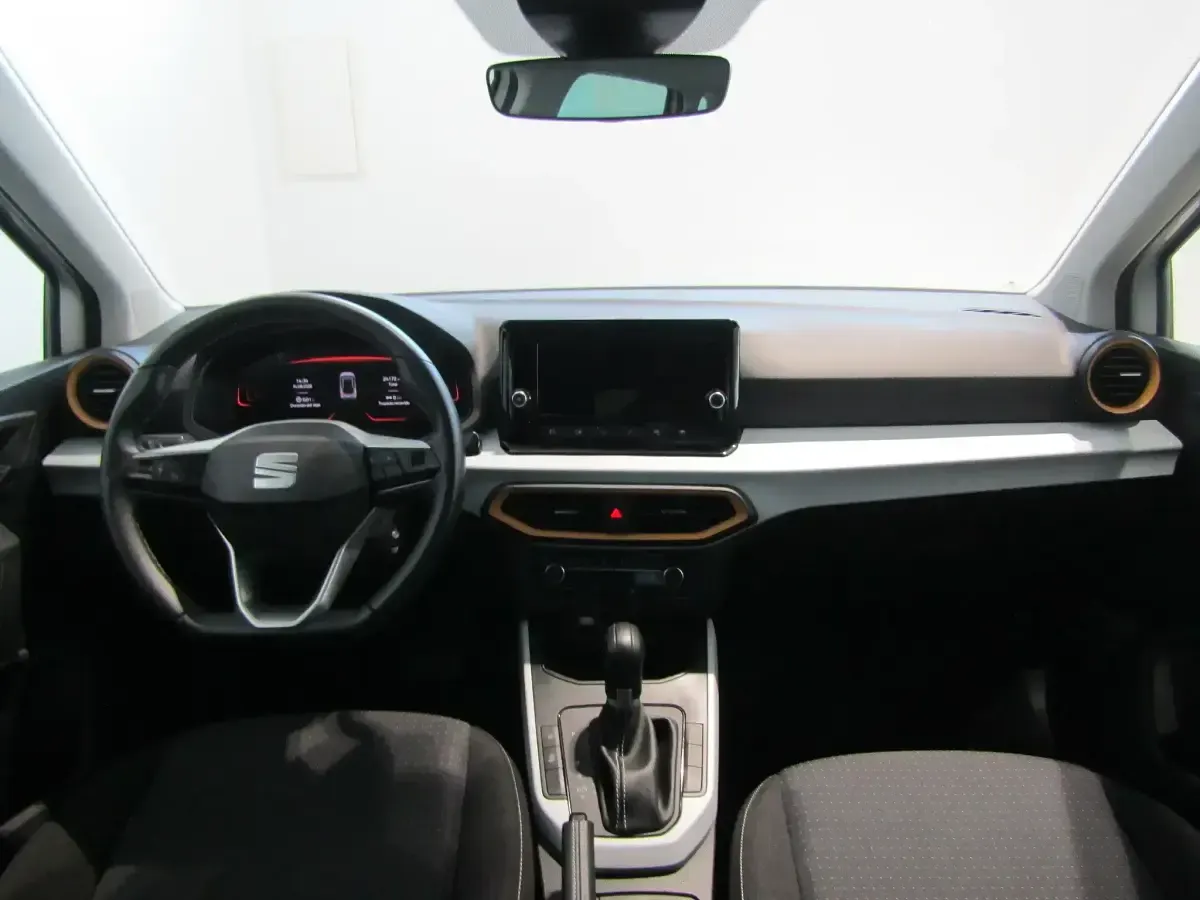 Usado Seat Arona Style 115 CV (84 kW) 2025 Blanco SUV