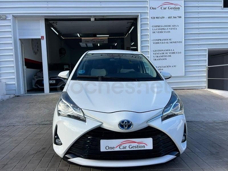 Usado Toyota Yaris Hybrid Active 100 CV (73 kW) 2019 Blanco Berlina