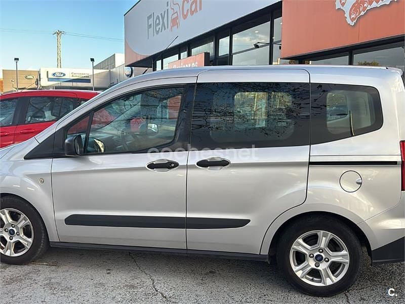 Gris / plata Usado 2017 Ford Tourneo Courier Ambiente Monovolumen | 9500 € (Buen precio) - Imagen 1/4