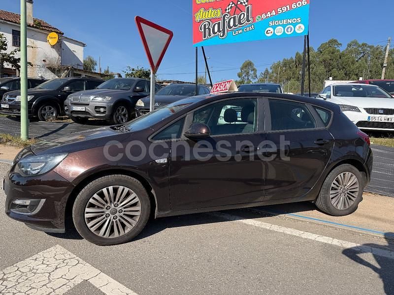 Usado Opel Astra Selective 110 CV (80 kW) 2014 Marrón Berlina