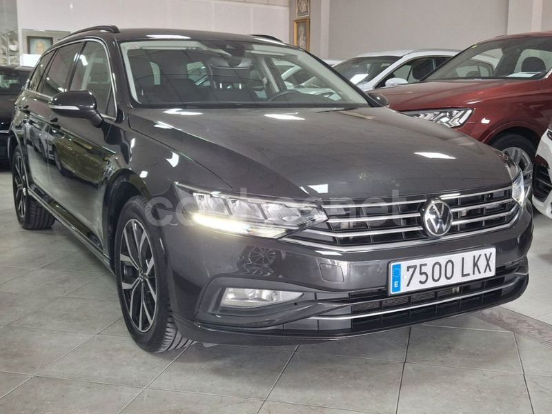 Negro Usado 2020 VW Passat Familiar | 21.800 € (Un poco caro) - Imagen 1/4