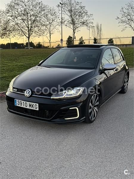 Negro Usado 2018 VW Golf VII GTE Berlina | 18.999 € (Precio justo) - Imagen 1/4