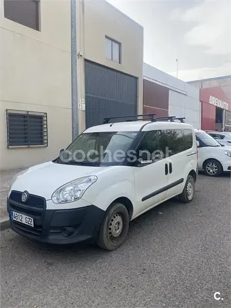 Usado Fiat Doblò Dynamic 105 CV (77 kW) 2012 Blanco Monovolumen