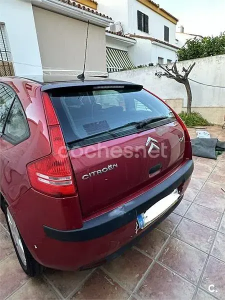 Usado Citroën C4 92 CV (67 kW) 2007 Granate Berlina
