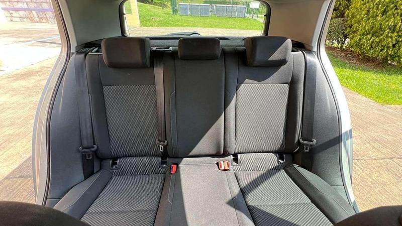 Usado VW Golf VIII Advance 131 CV (96 kW) 2020 Gris Utilitario