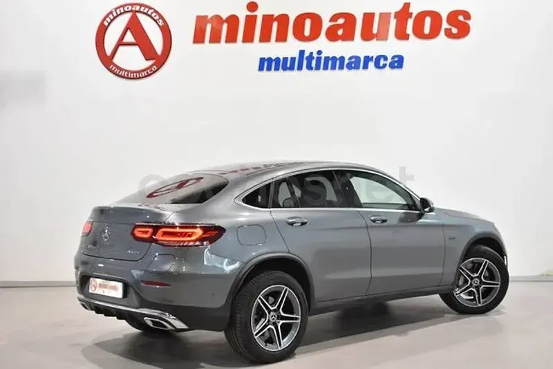 Usado Mercedes GLC300e 306 CV (225 kW) 2021 Gris / plata SUV