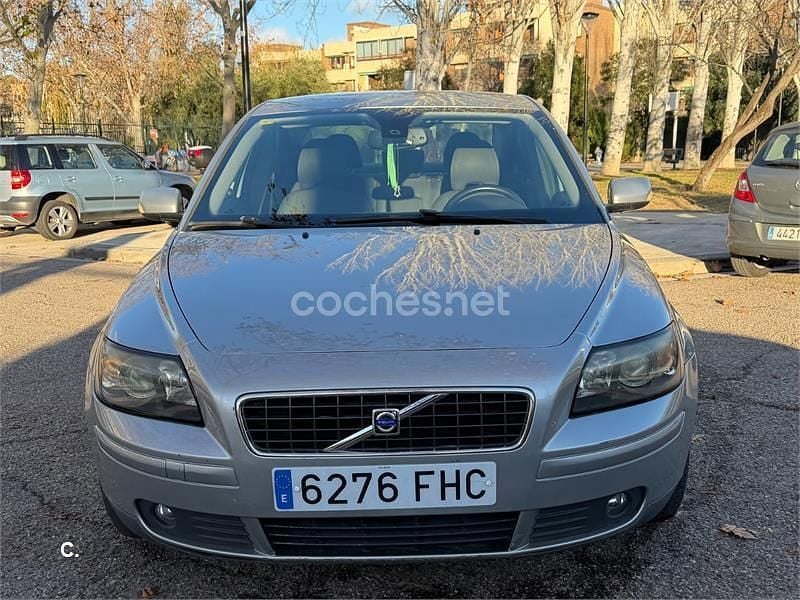 Gris / plata Usado 2006 Volvo S40 Momentum Berlina | 2300 € (Super precio) - Imagen 1/4