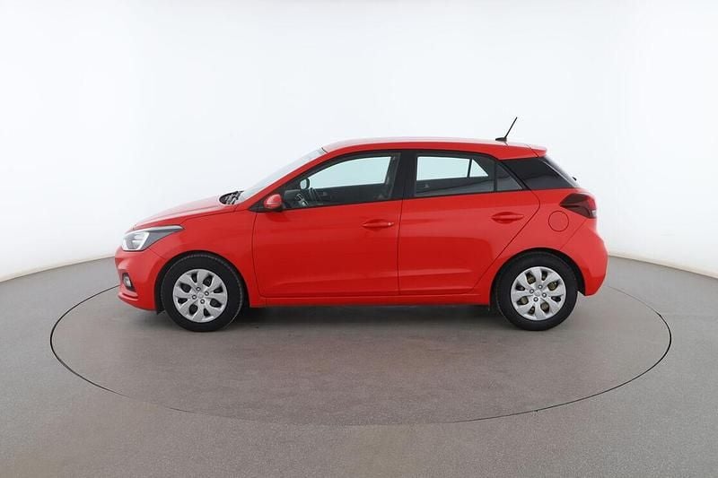 Usado Hyundai i20 75 CV (55 kW) 2018 Rojo Utilitario