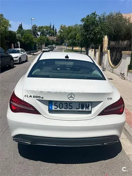 Usado Mercedes CLA200 Urban 136 CV (100 kW) 2017 Blanco Coupe