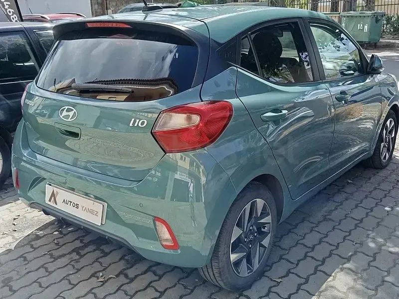 Usado Hyundai i10 84 CV (61 kW) 2024 Verde Utilitario