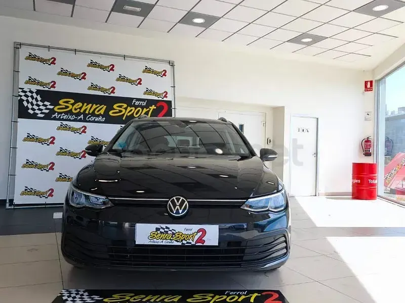Usado VW Golf VIII Life 110 CV (80 kW) 2021 Negro Familiar