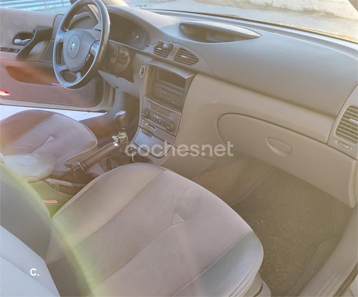 Usado Renault Laguna GrandTour Privilege 120 CV (88 kW) 2004 Verde Familiar