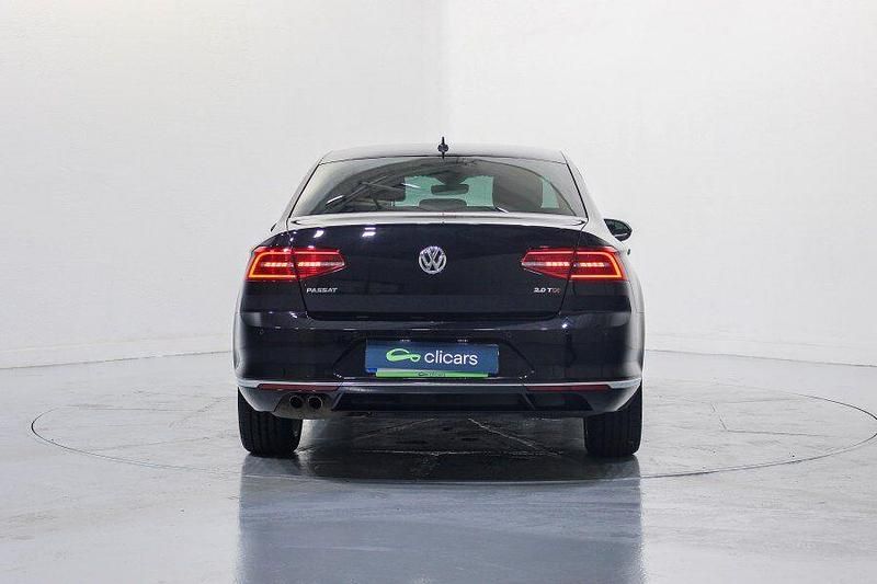 Usado VW Passat Sport 190 CV (139 kW) 2017 Negro Berlina