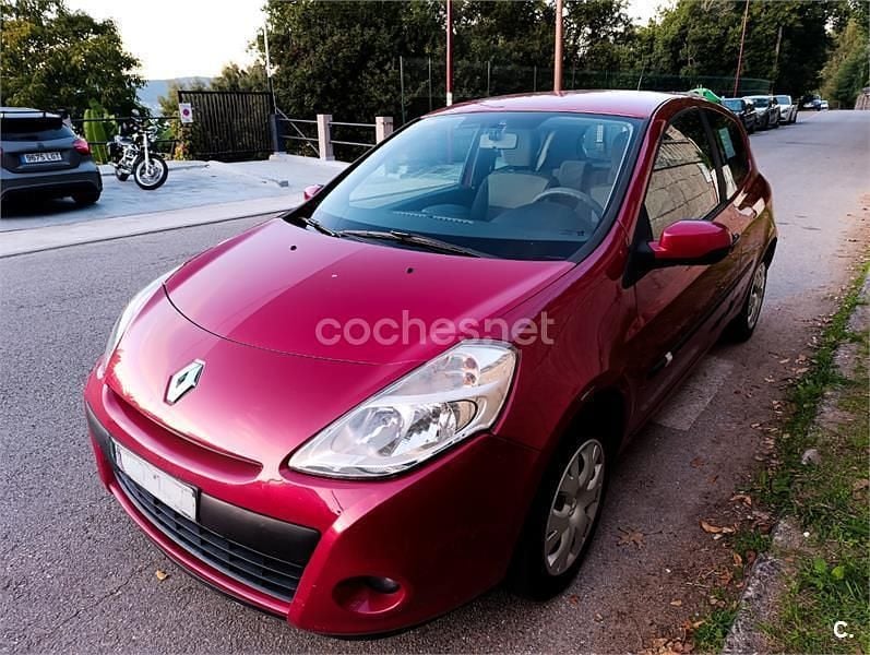 Granate Usado 2010 Renault Clio II Authentique Berlina | 4750 € (Precio justo) - Imagen 1/4