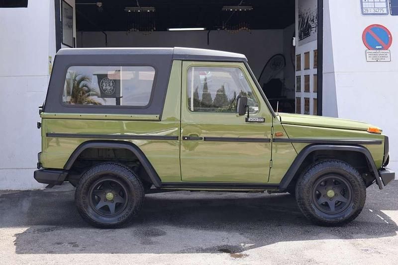 Usado Mercedes 240 72 CV (52 kW) 1979 Verde SUV