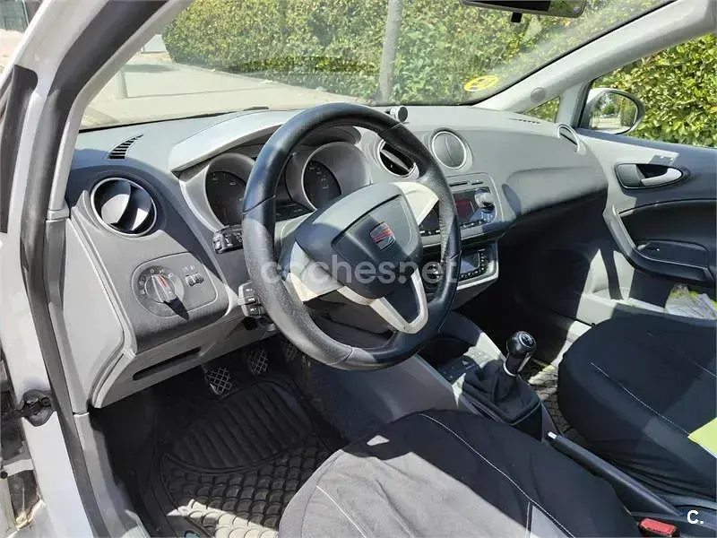 Usado Seat Ibiza Style 90 CV (66 kW) 2011 Blanco Berlina