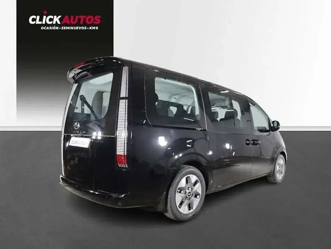 Usado Hyundai Staria 177 CV (130 kW) 2023 Negro Monovolumen