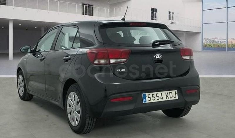 Usado Kia Rio 84 CV (61 kW) 2017 Negro Berlina