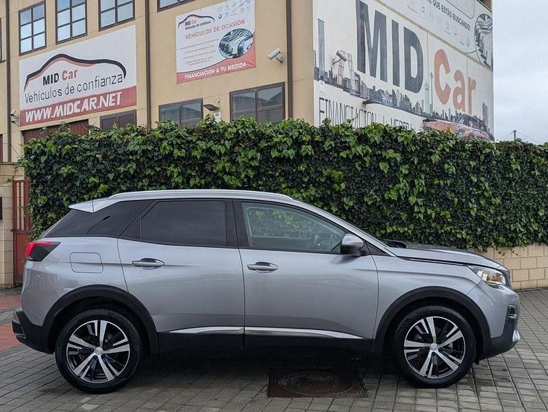 Usado Peugeot 3008 Allure 130 CV (95 kW) 2020 Gris / plata SUV
