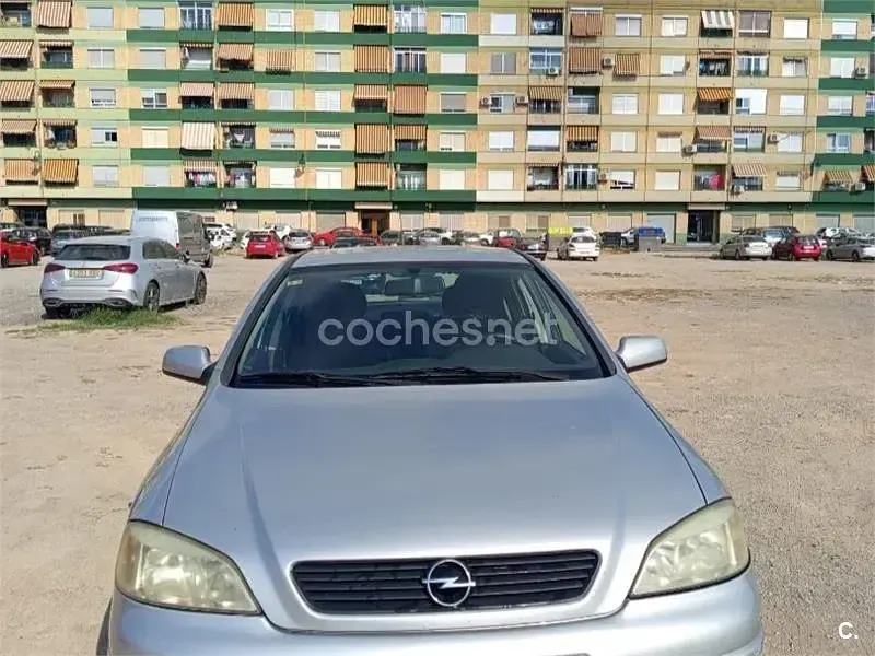 Usado Opel Astra Comfort 100 CV (73 kW) 2000 Gris / plata Berlina