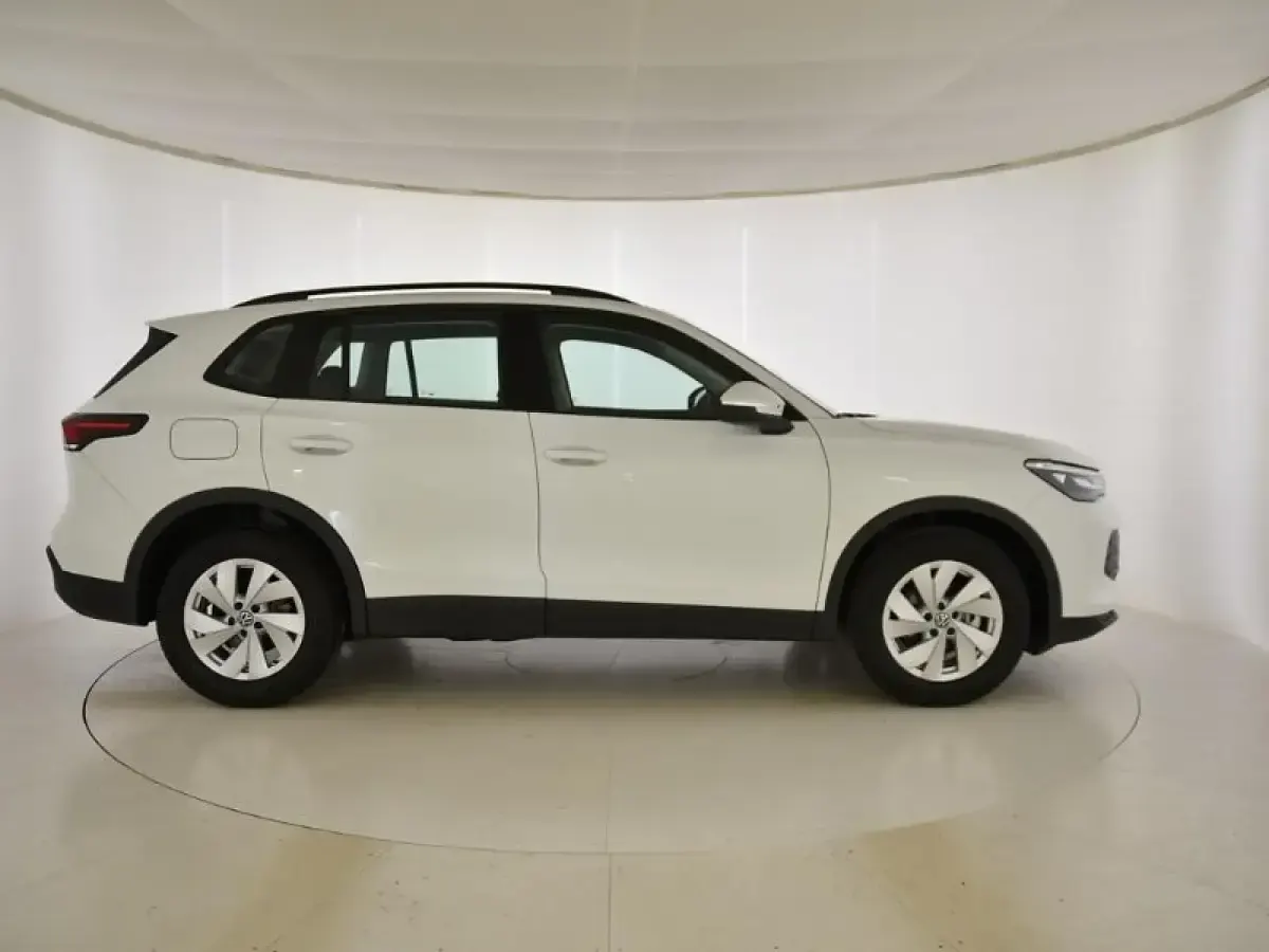 Ny VW Tiguan Classicline 130 HK (95 kW) 2026 Vit SUV