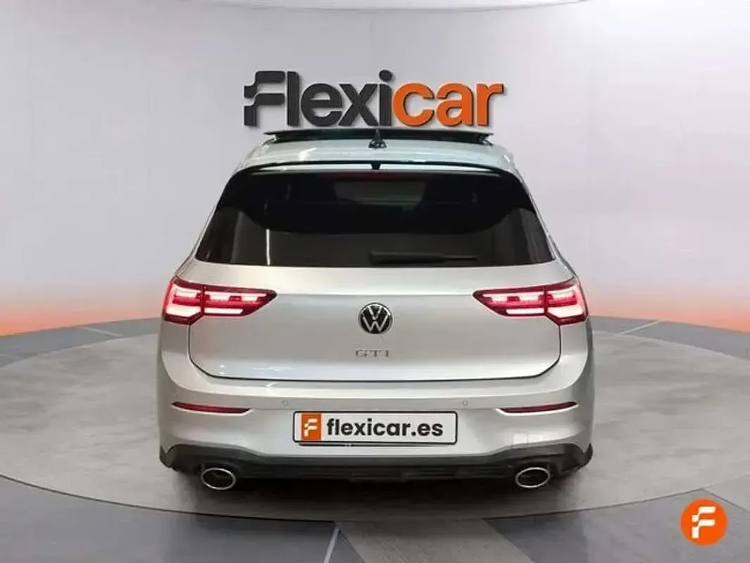 Usado VW Golf VIII GTI 300 CV (220 kW) 2022 Blanco Utilitario