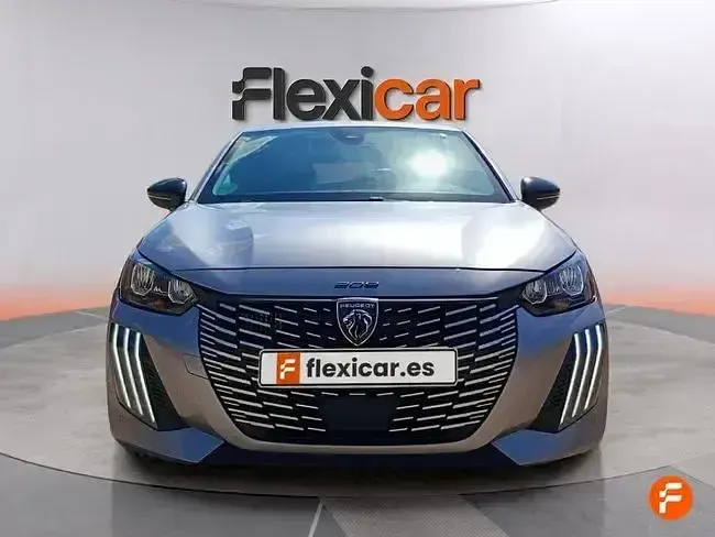 Usado Peugeot 208 Allure 100 CV (73 kW) 2025 Gris Utilitario